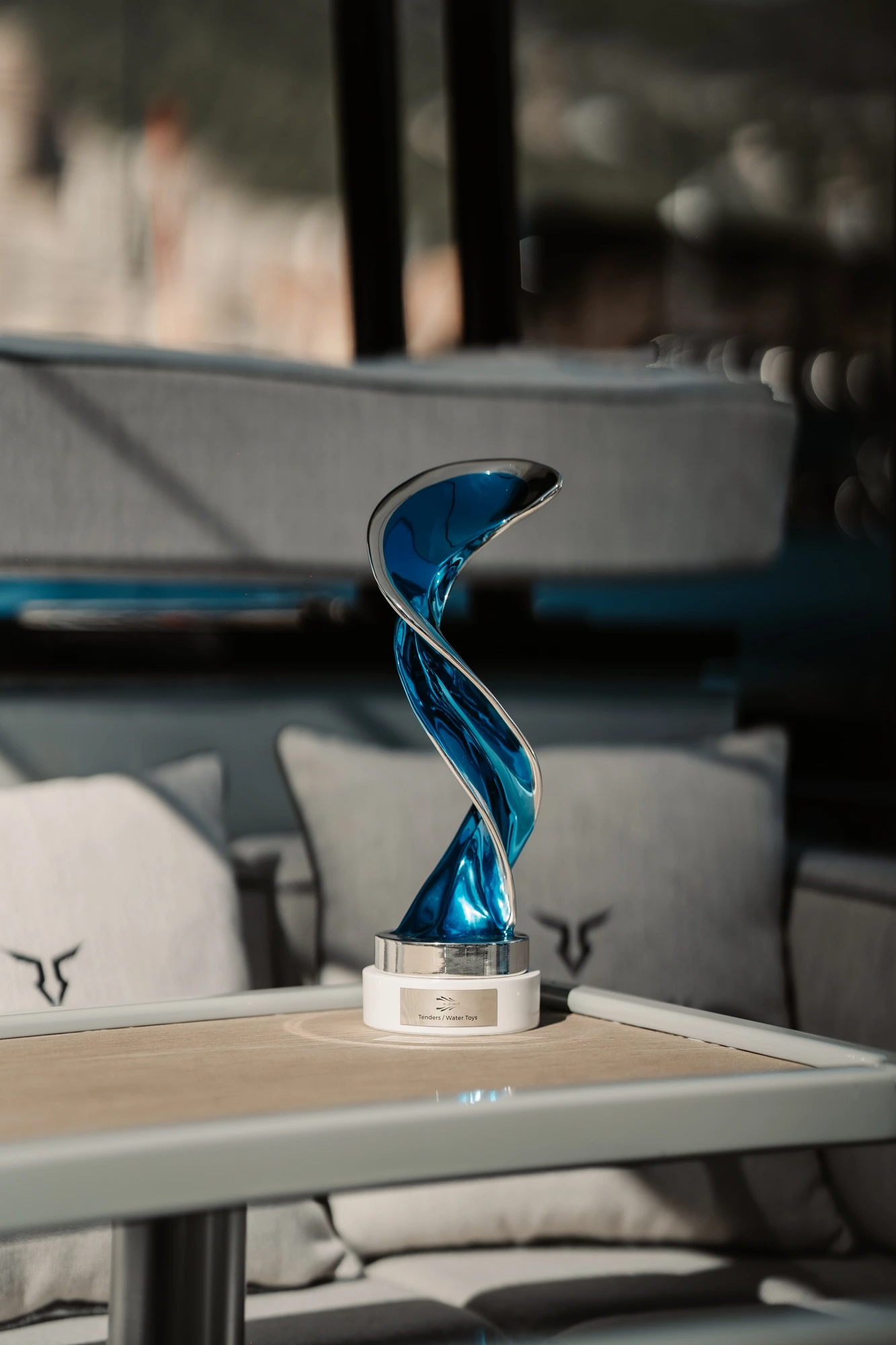 Il trofeo Blue Wake 2025 a bordo